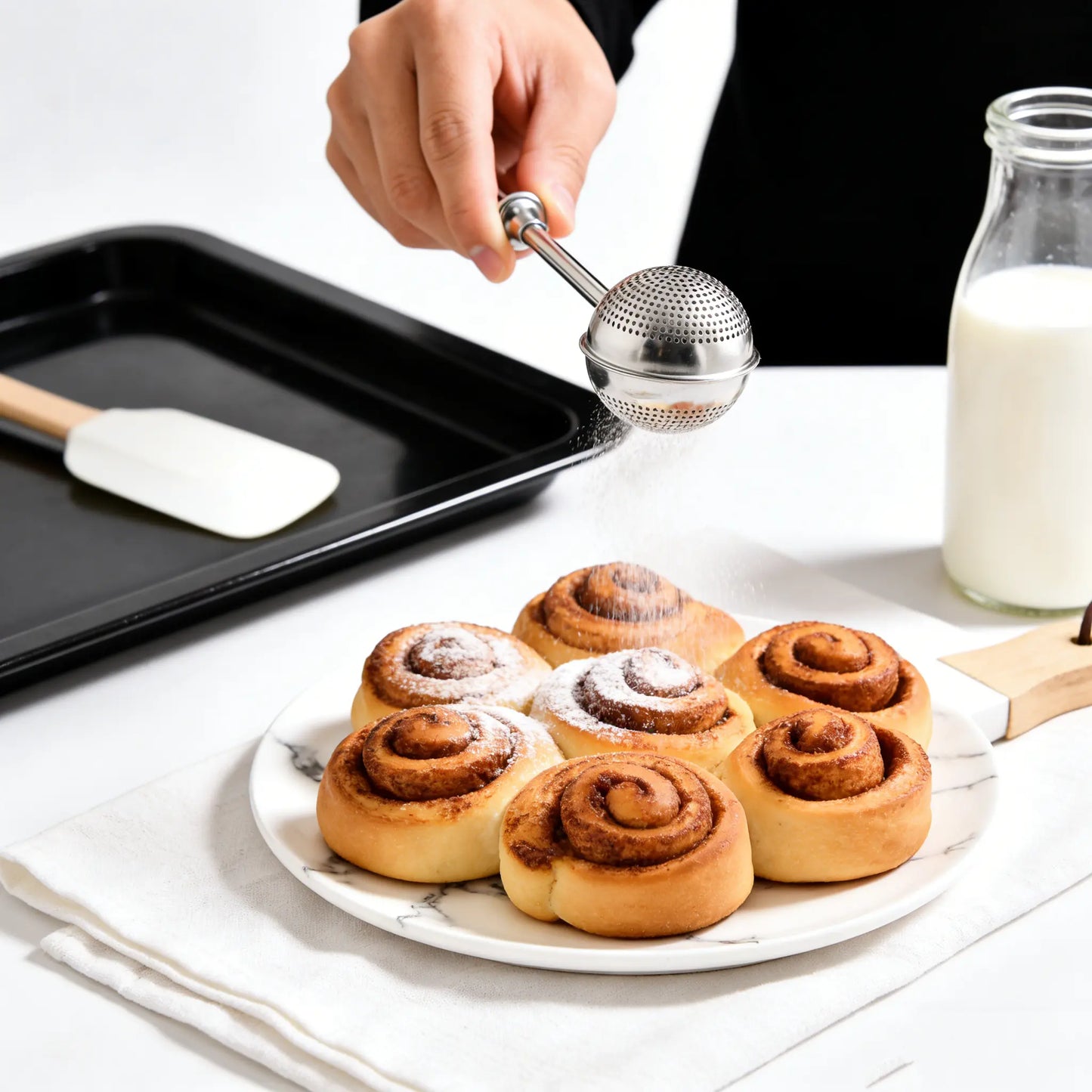🥖 Stainless Steel Trigger Flour Duster – Scoop, Squeeze & Dust